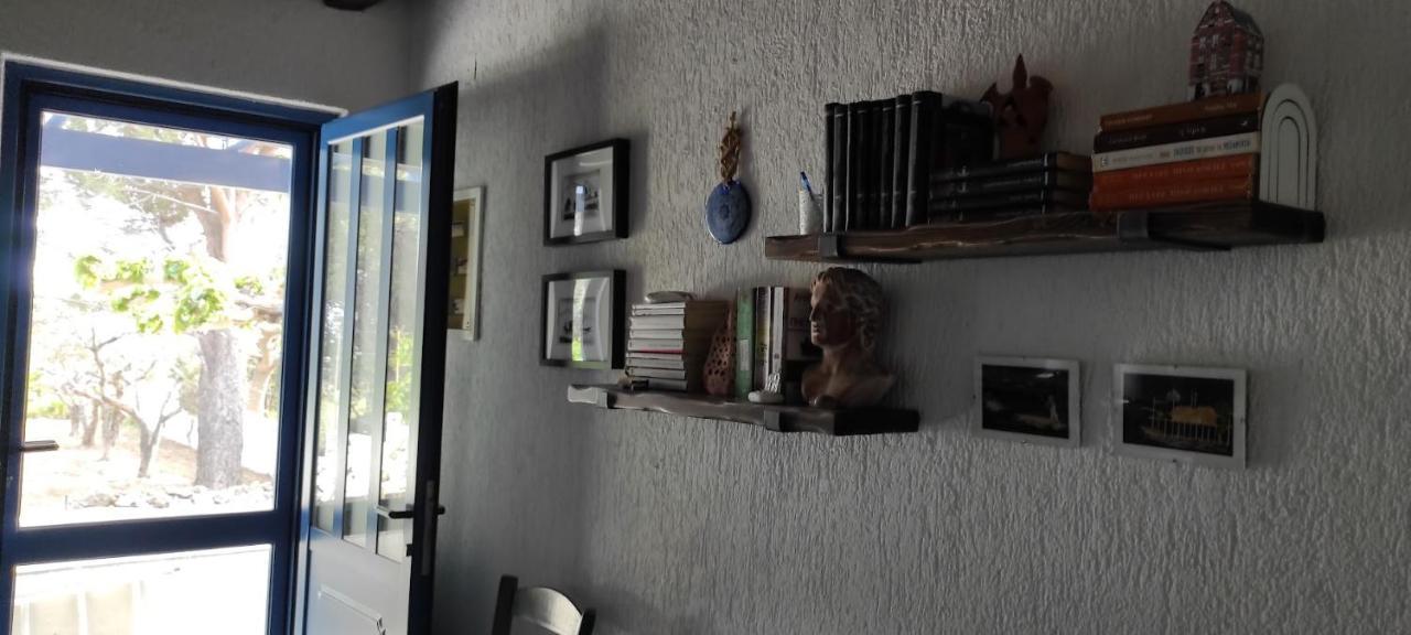 Chrysa'S Cottage House การิสโตส ภายนอก รูปภาพ