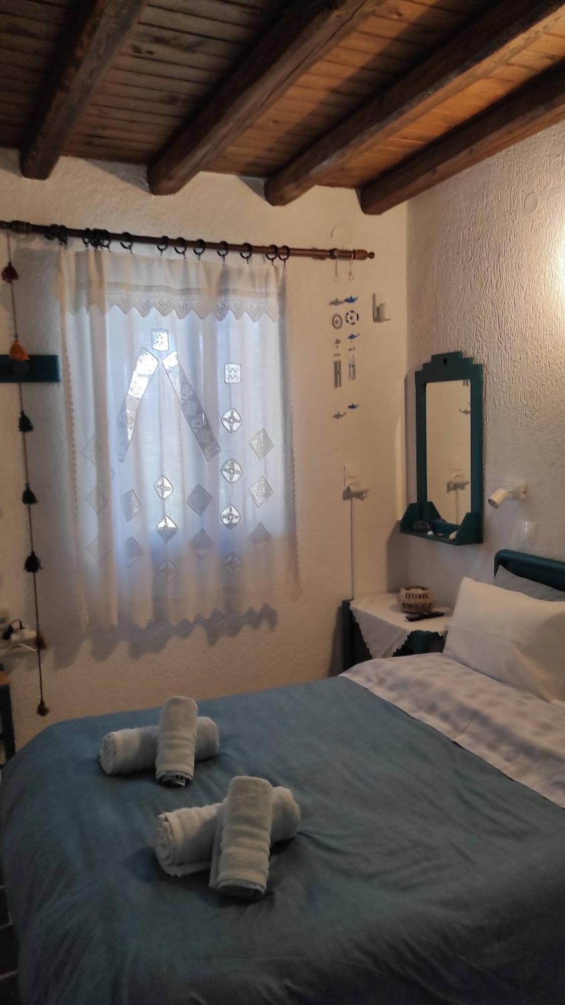 Chrysa'S Cottage House การิสโตส ภายนอก รูปภาพ